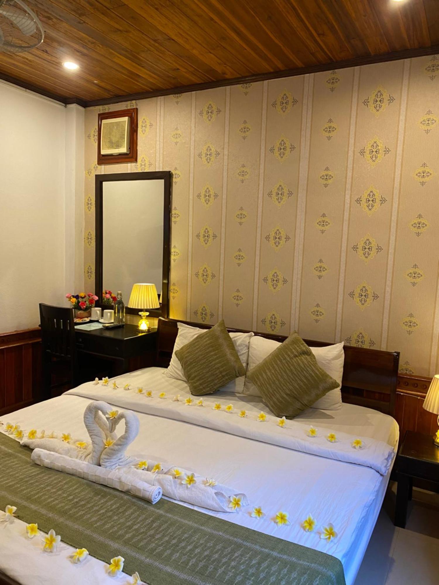 Golden Lotus Place Hotel Luang Prabang Exterior photo