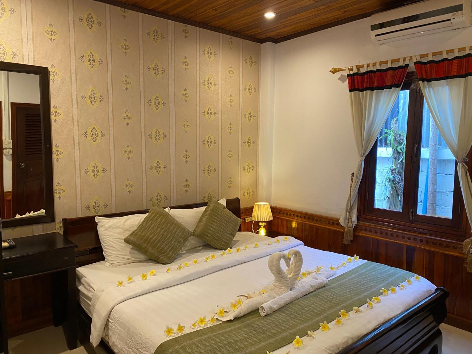 Golden Lotus Place Hotel Luang Prabang Exterior photo