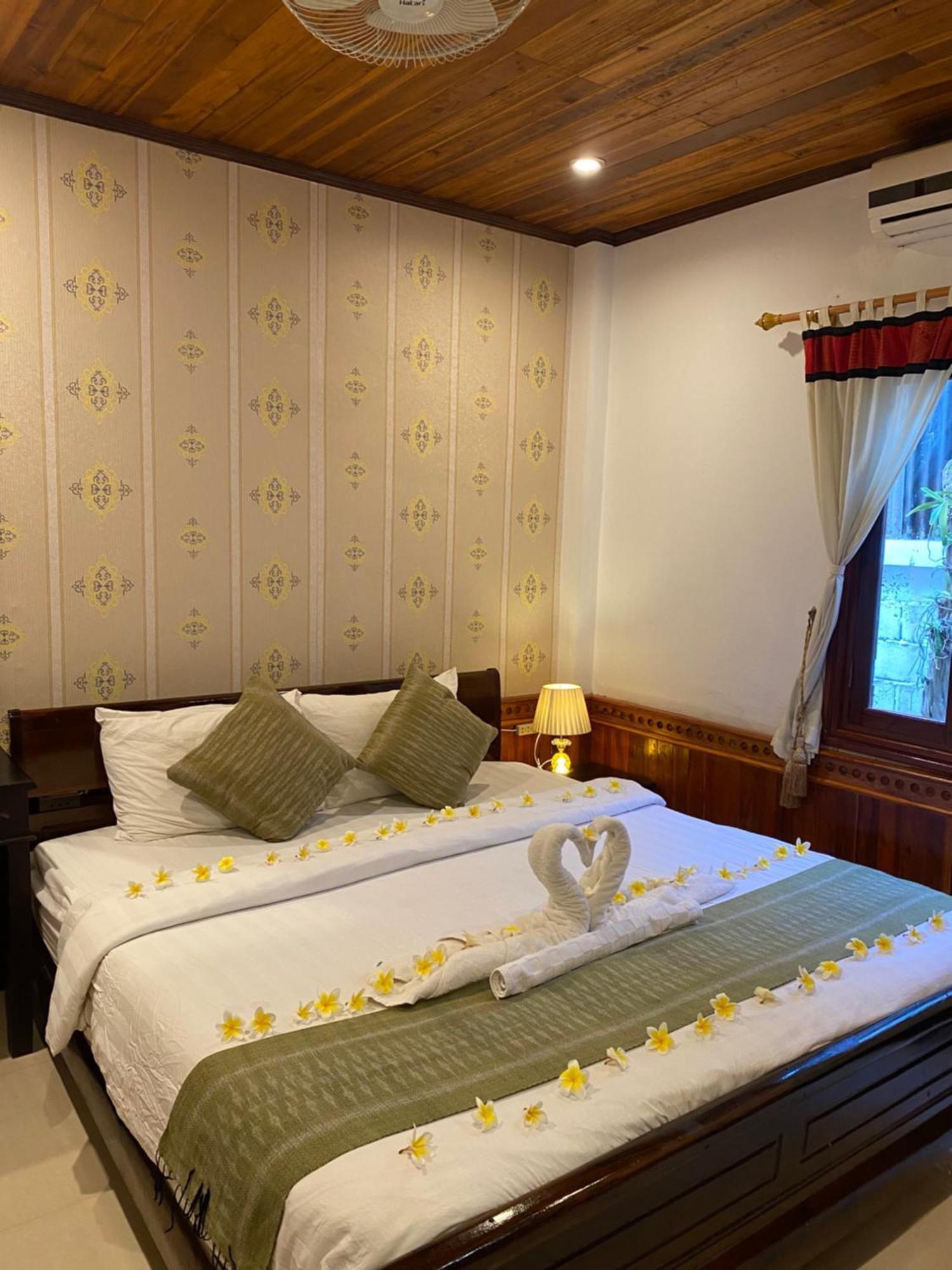 Golden Lotus Place Hotel Luang Prabang Exterior photo